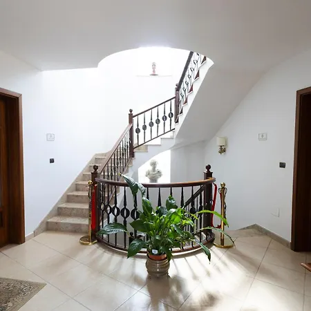 Frühstückspension Floriana Relais 4*